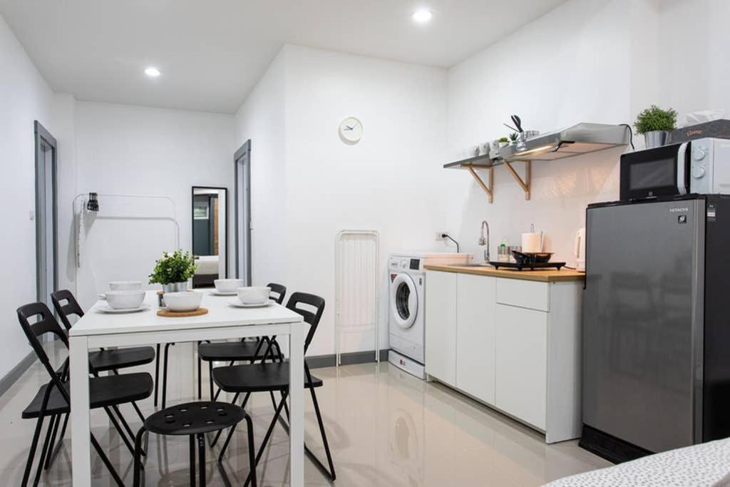 P1 Silom Pan Large Room Full Kitchen Wifi 4-6Pax กรุงเทพมหานคร ภายนอก รูปภาพ
